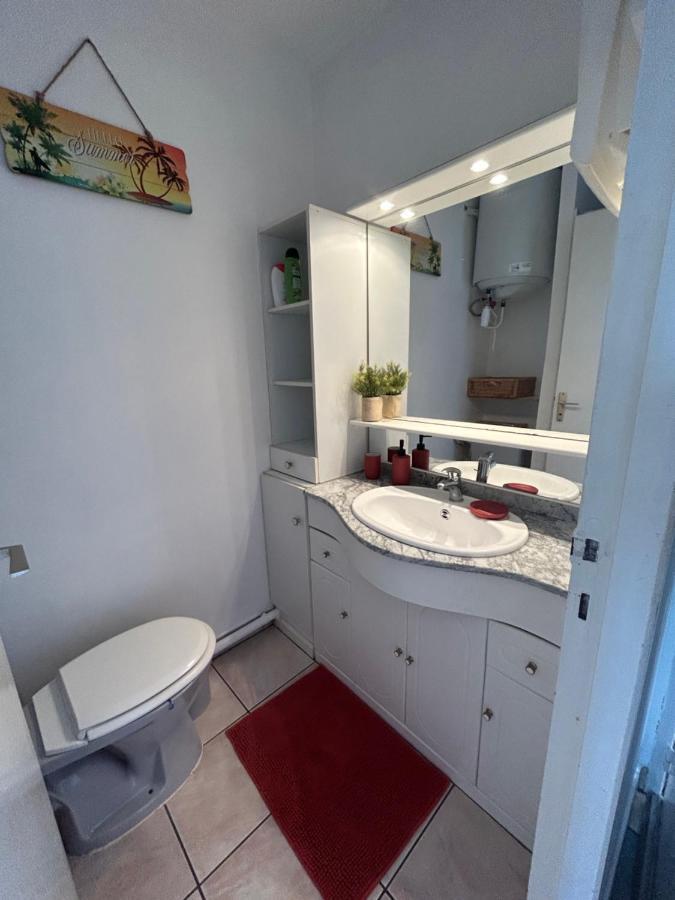 Studio Vue Mer Situe A Cote De La Plage Quartier Des Quilles Sète Exterior foto