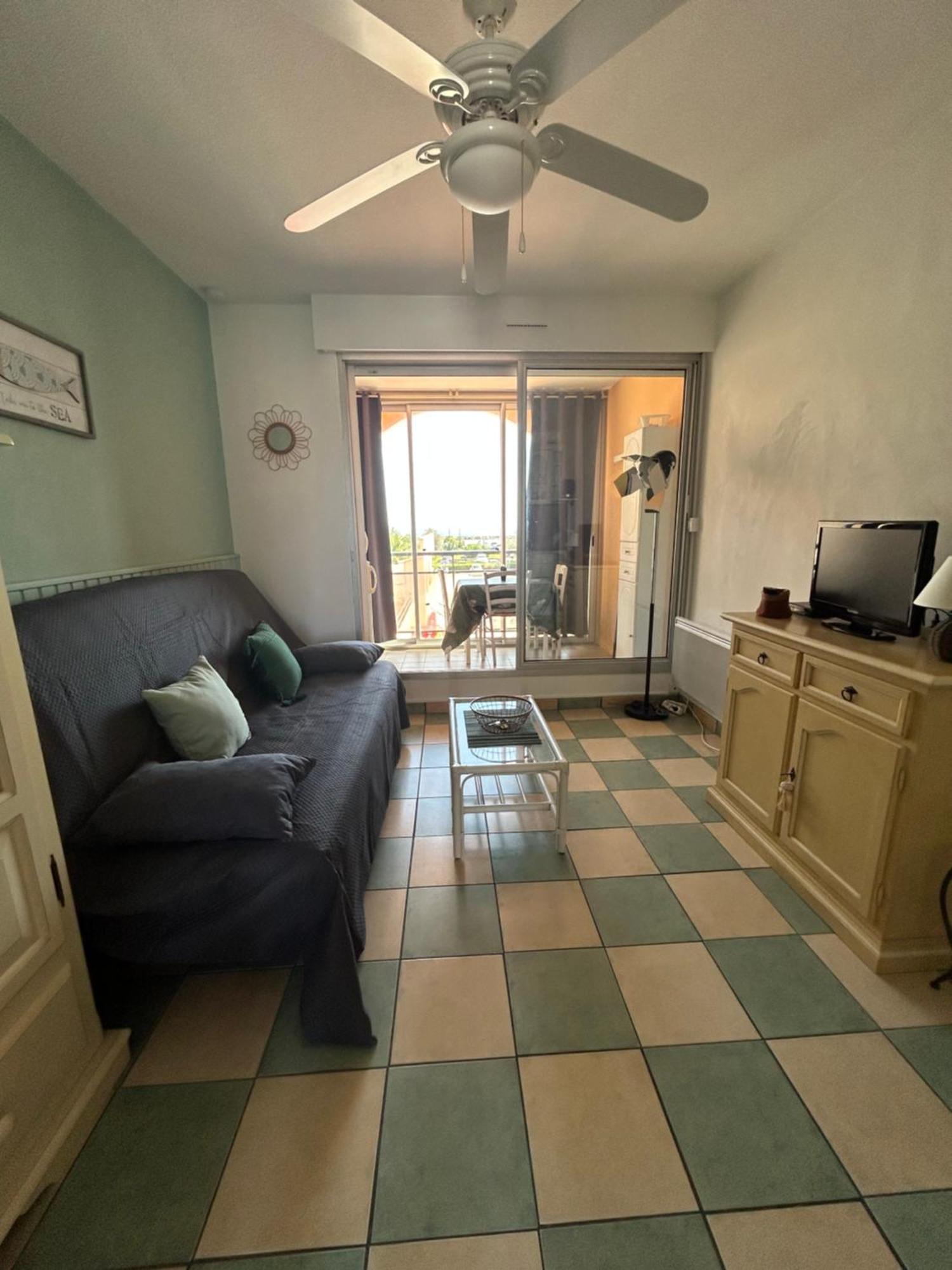 Studio Vue Mer Situe A Cote De La Plage Quartier Des Quilles Sète Exterior foto